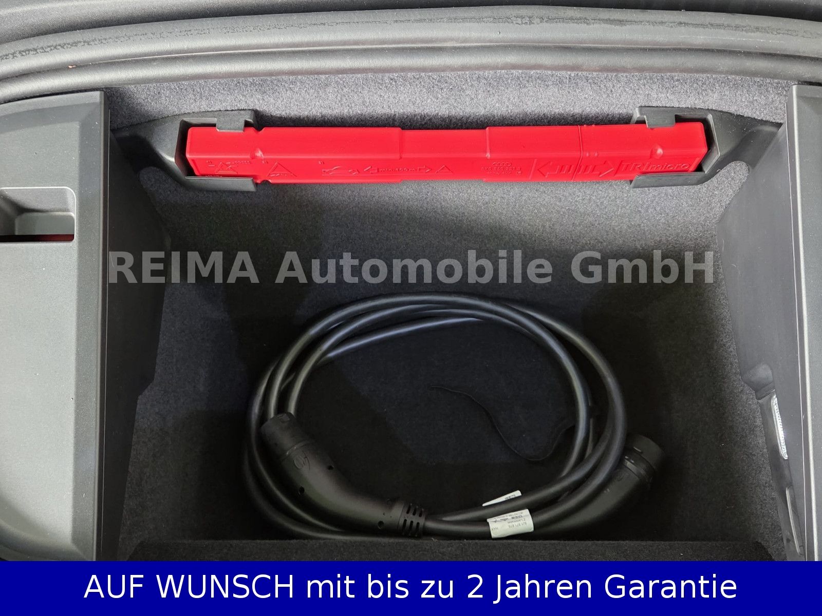 Fahrzeugabbildung Porsche Taycan Turbo 93 KWH, SOH 93,5%, LED