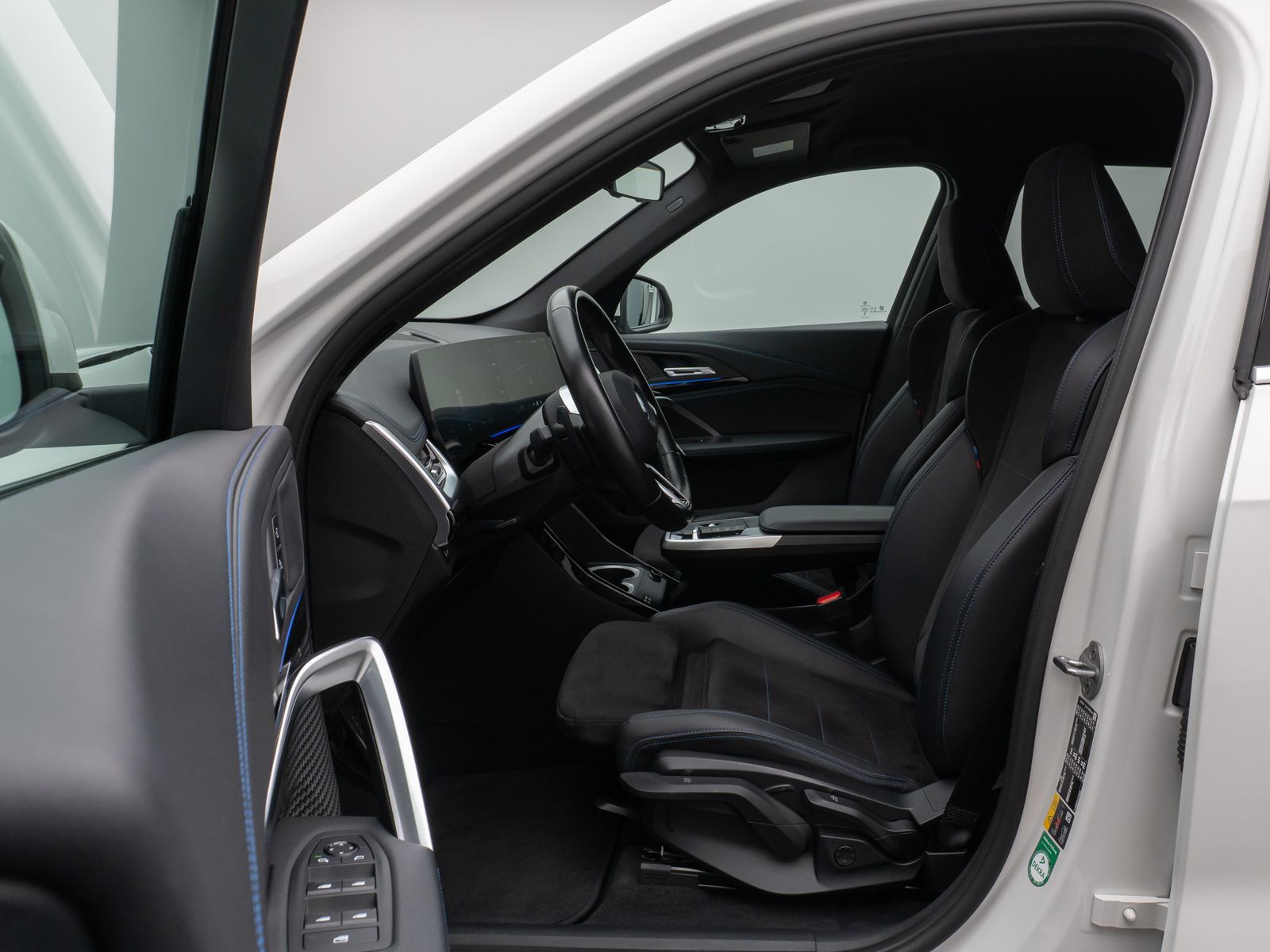 Fahrzeugabbildung BMW iX1 xD30  M Sport Kamera DAB Fernlichtassist AHK