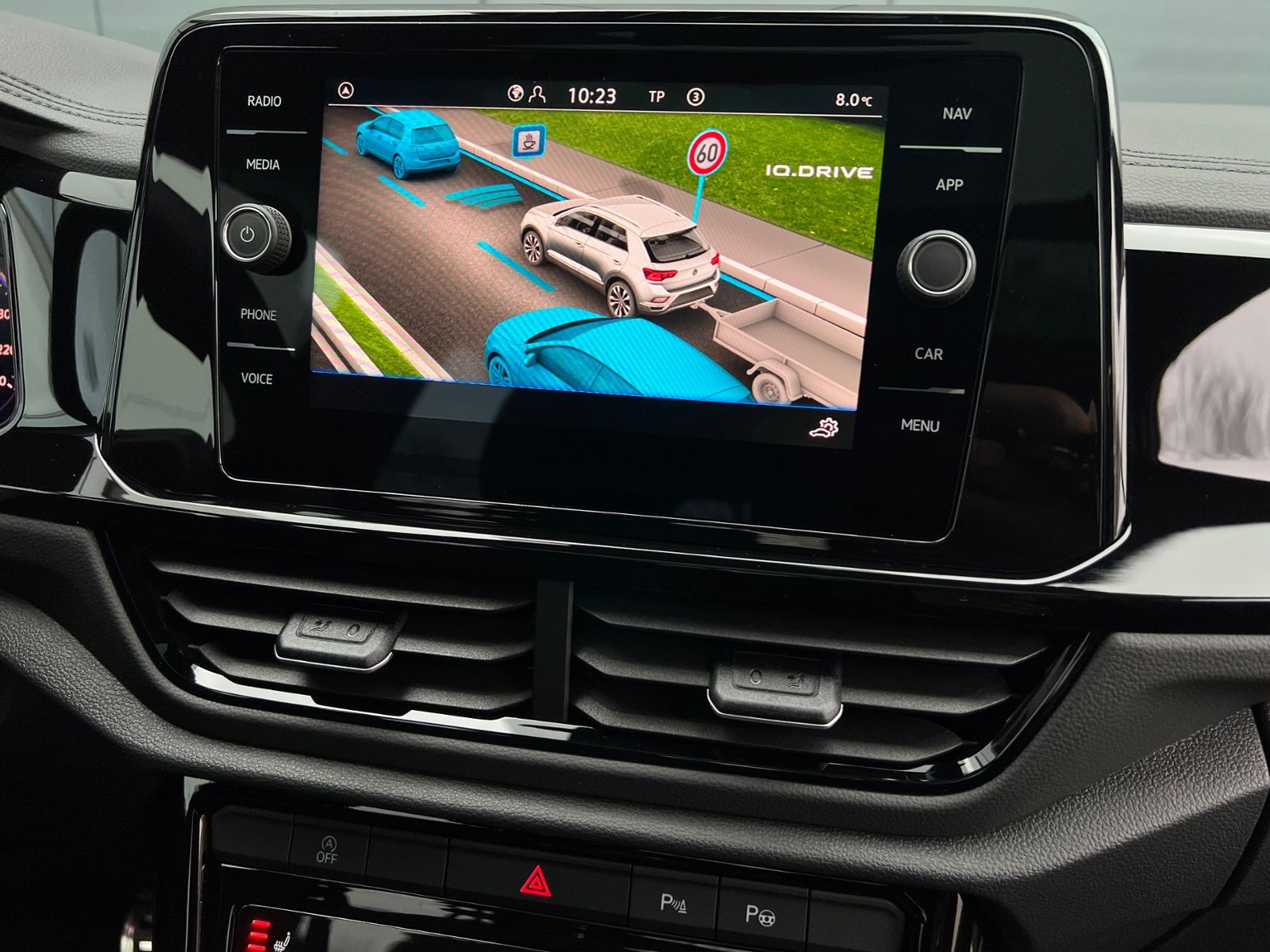 Fahrzeugabbildung Volkswagen T-Roc R-Line 1.5 TSI DSG *AHK, Pano, Black Style