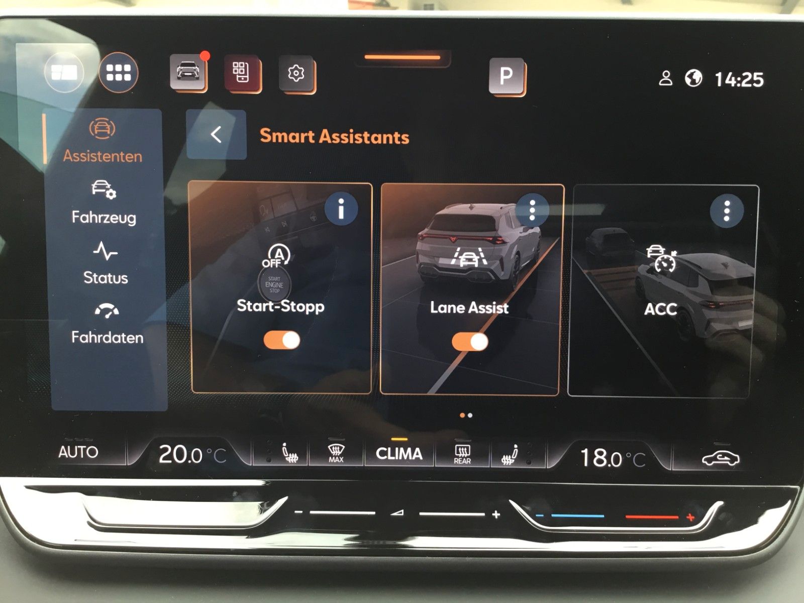 Fahrzeugabbildung CUPRA Terramar 1.5 eTSI DSG+AHK+Pano+360°+Headup+ACC