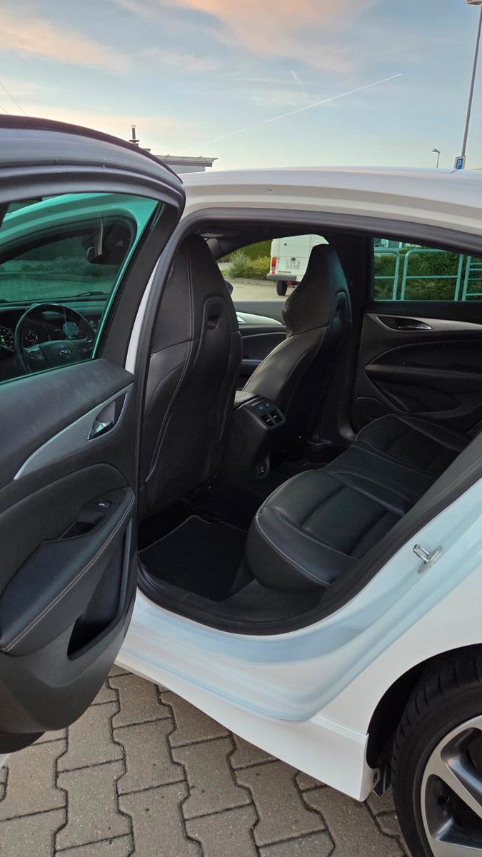 Opel Insignia Grand Sport GSi 2.0 Turbo 4x4 