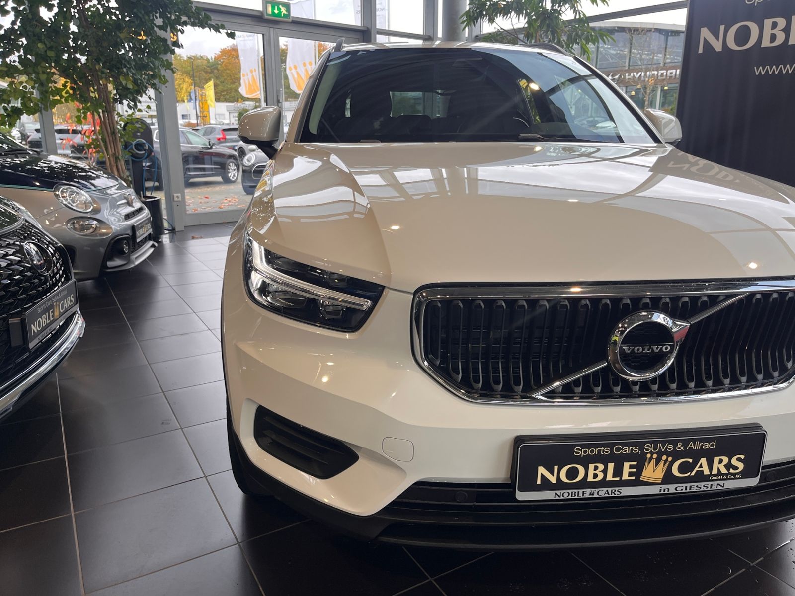 Fahrzeugabbildung Volvo XC40 AWD AHK LED NAVI ALU