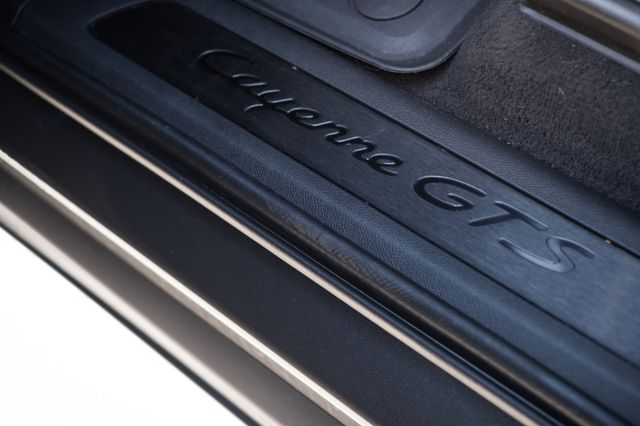 Fahrzeugabbildung Porsche Cayenne GTS, S-Design-P.,Pano, AHK, St-H.,HUD