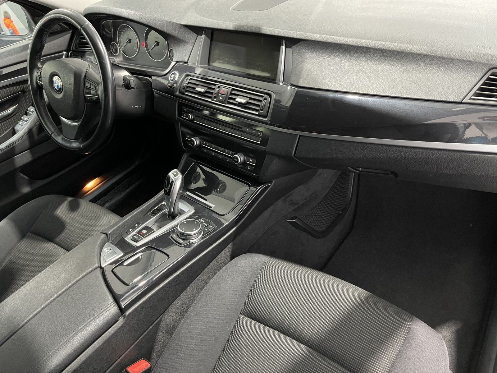 Fahrzeugabbildung BMW 520 d xDrive*LED*Navi*Klima*SHZ*PDC*Pano*
