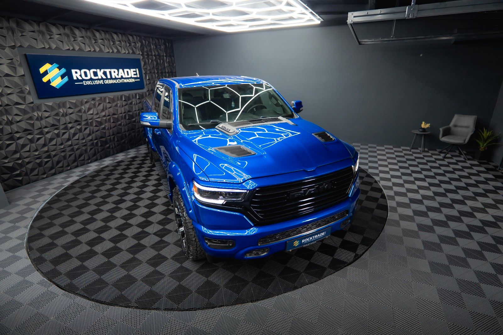 Fahrzeugabbildung Dodge RAM 5.7 V8 HEMI 4x4 OFFROAD Night Limited 19%