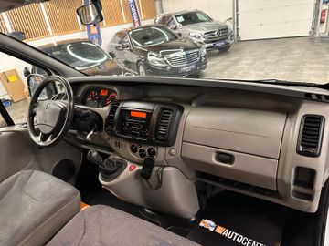 Renault Trafic Combi L1H1 2,7t  verglast*9- Sitzer*AHK*