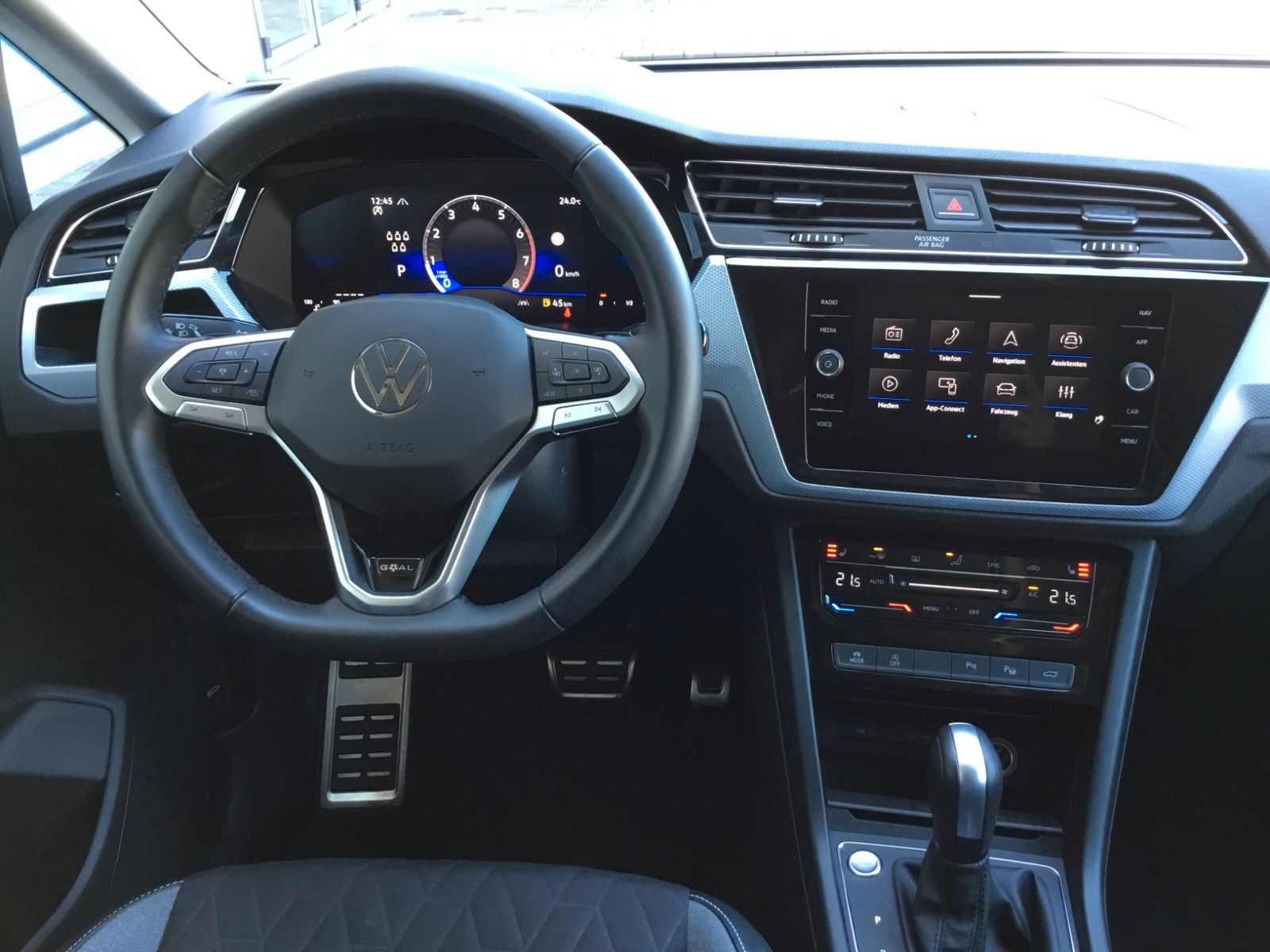 Fahrzeugabbildung Volkswagen Touran 1.5 TSI DSG Goal+LED+AHK+7Sitzer+Kamera