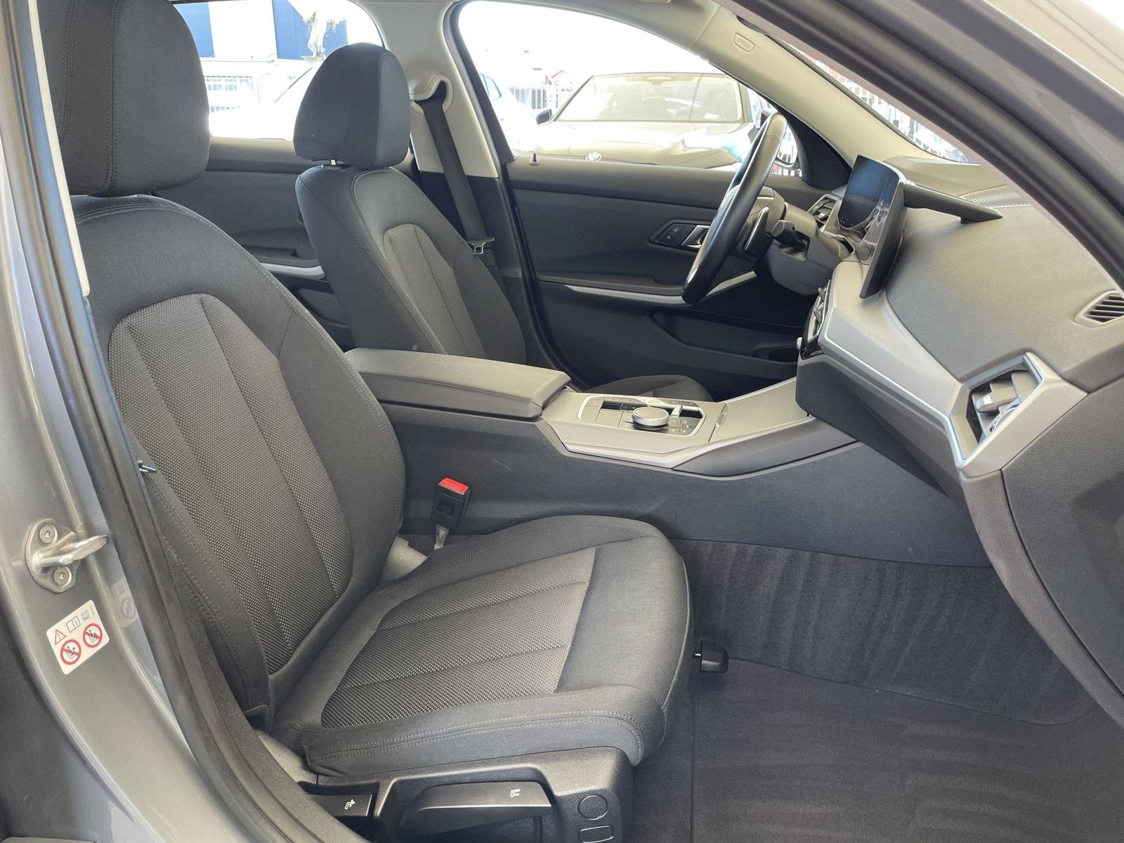 BMW 318d LED LC Plus SHZ PDC Tempo foto 12