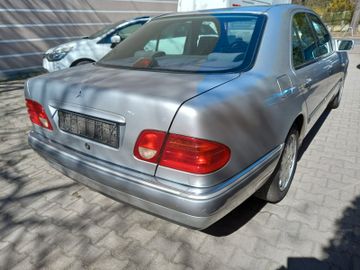 Mercedes E 240 - 9