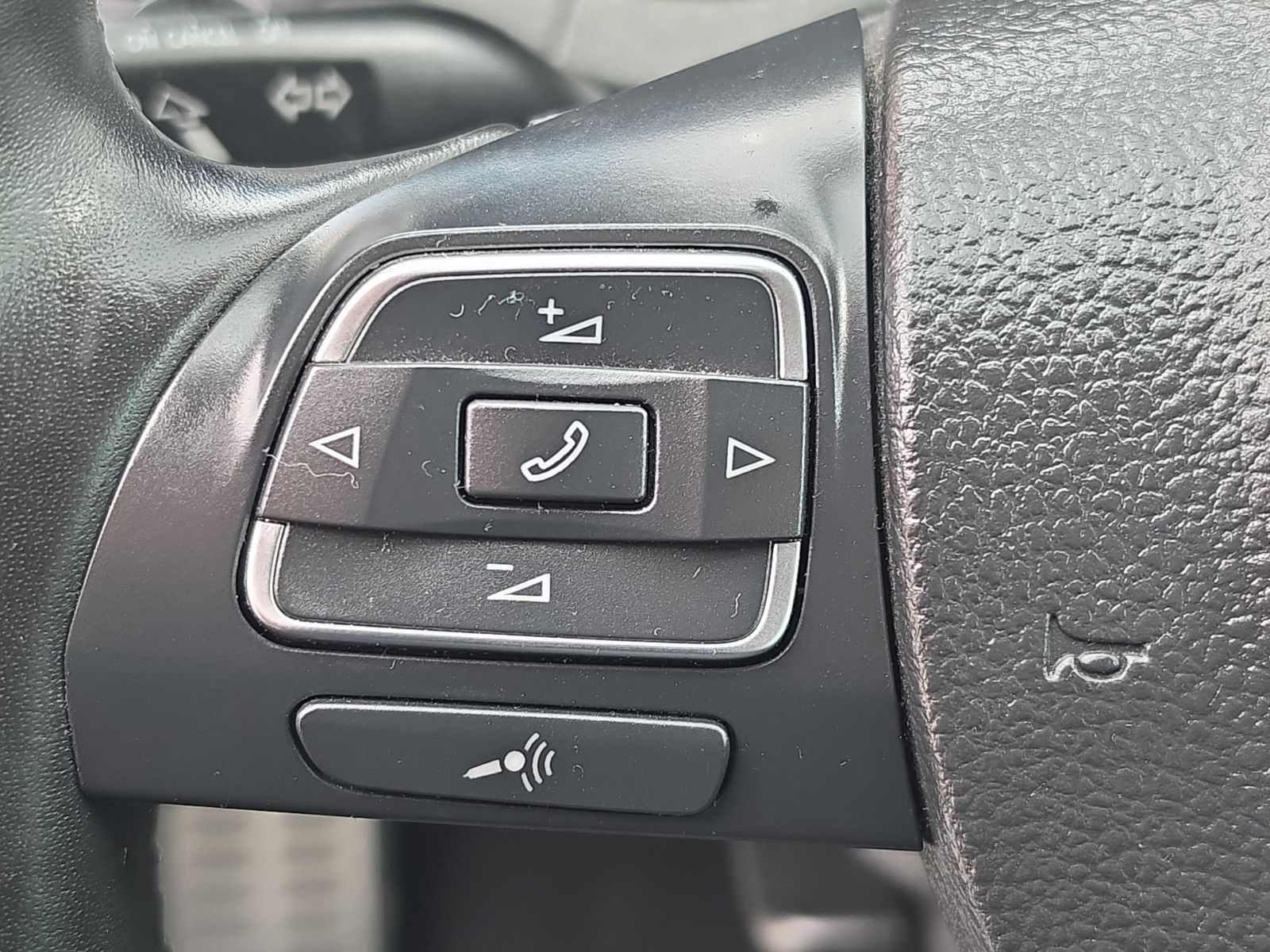 Fahrzeugabbildung Volkswagen Golf VI Style AUS 1.HAND SHZ PDC KLIMA TÜV NEU