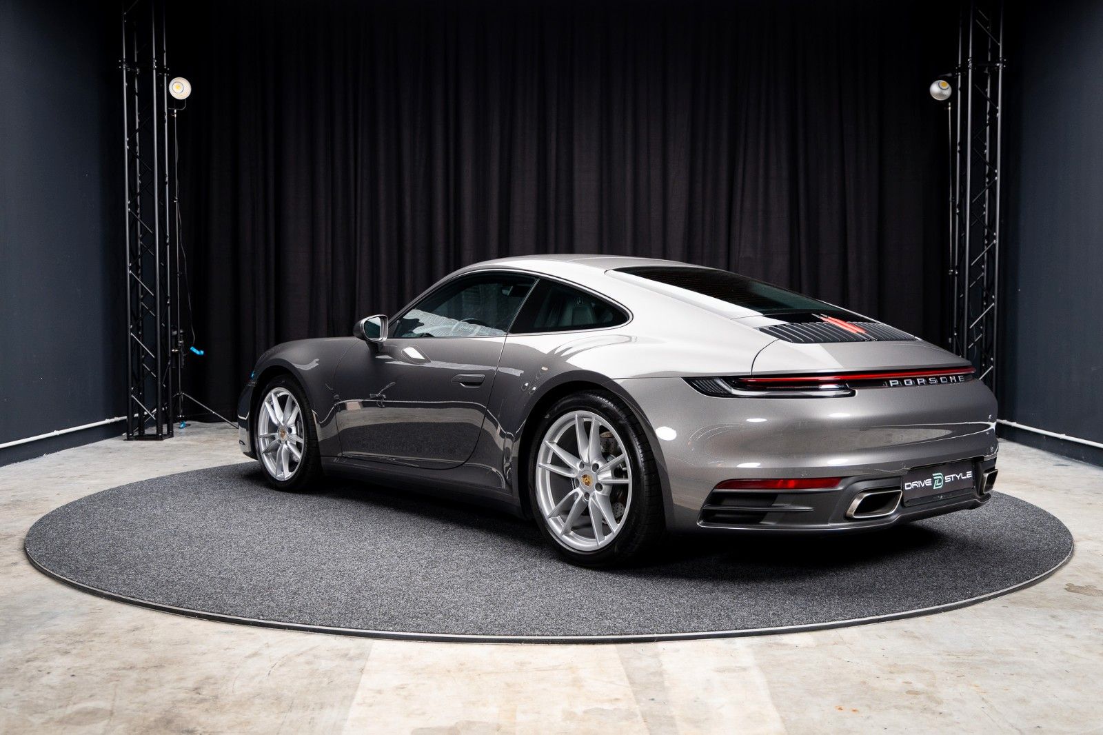 Fahrzeugabbildung Porsche 992 + 1. Hand + 16.050 km + Schiebedach + PDK