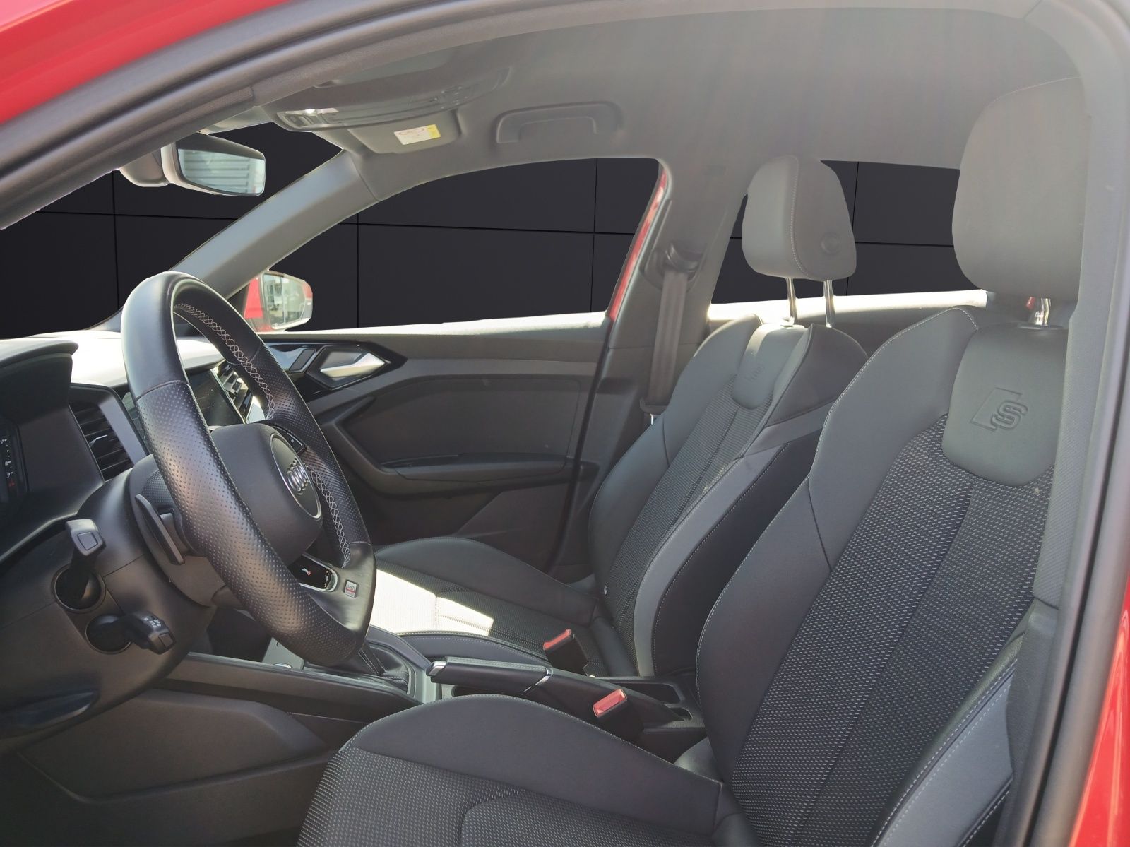 Fahrzeugabbildung Audi A1 Sportback 35 TFSI S-line S-tronic STH LED Nav