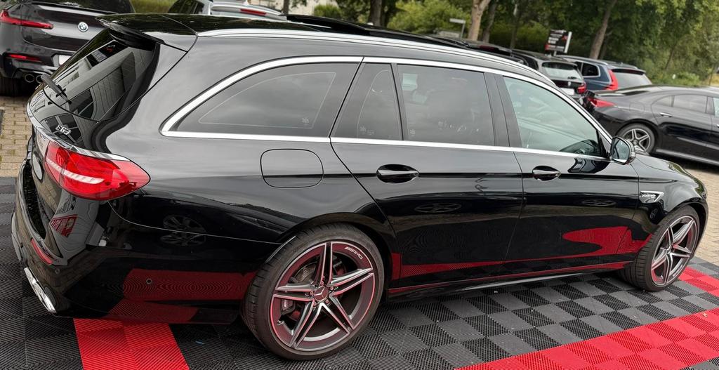 Mercedes-Benz E 63 AMG