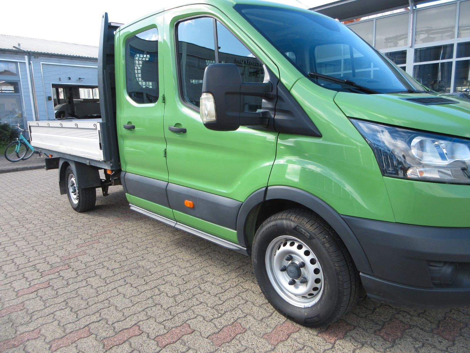 Fahrzeugabbildung Ford Transit Pritsche 350 L4 DoKa/AHK 3,5 to/7-Sitz