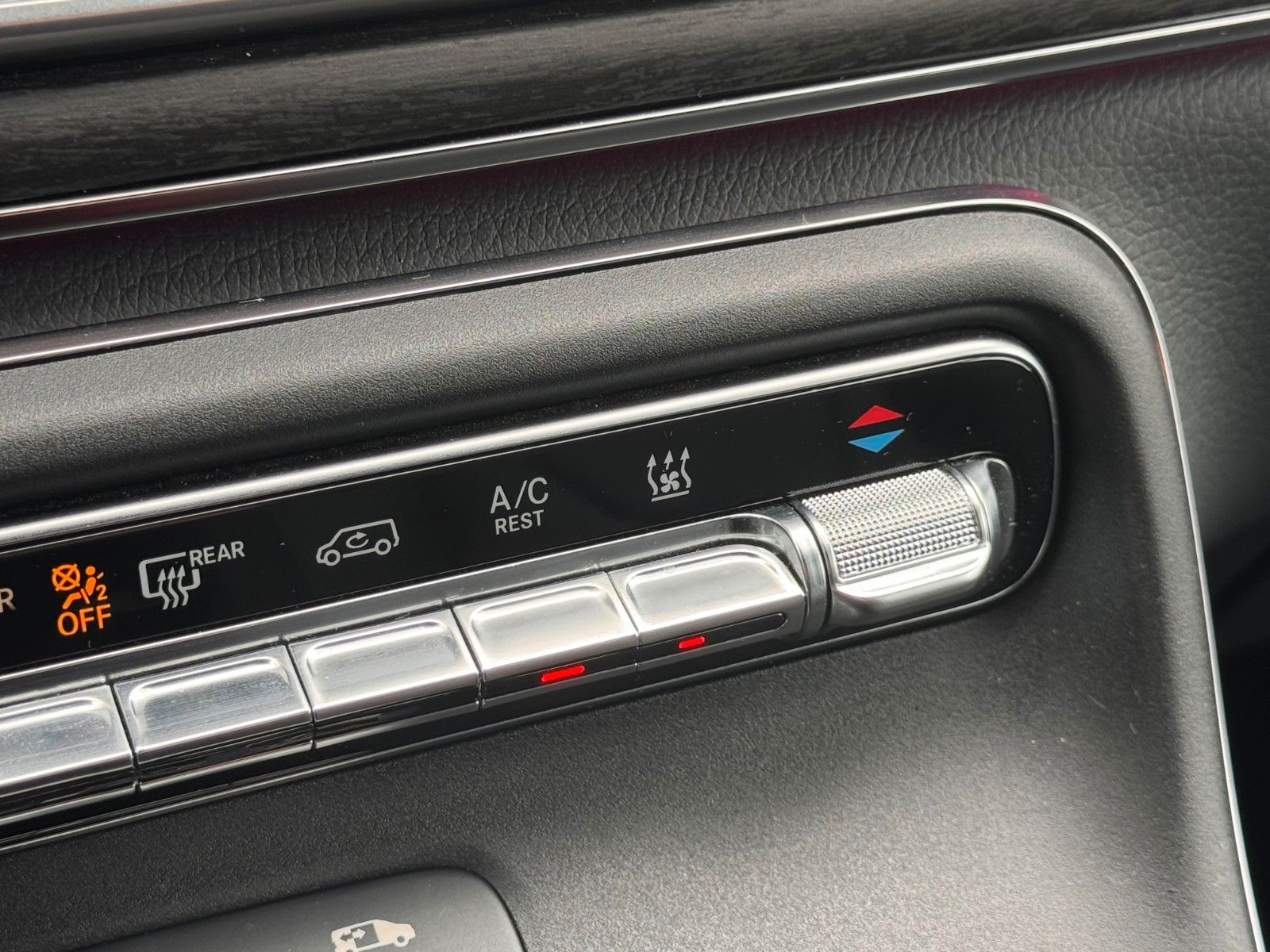 Fahrzeugabbildung Mercedes-Benz V 300 d AVANTGARDE Extralang 360Kamera Standheiz