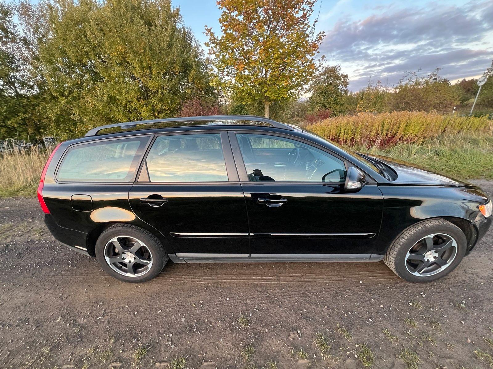 Volvo V50 2011 — engine 101 HP (74kW)