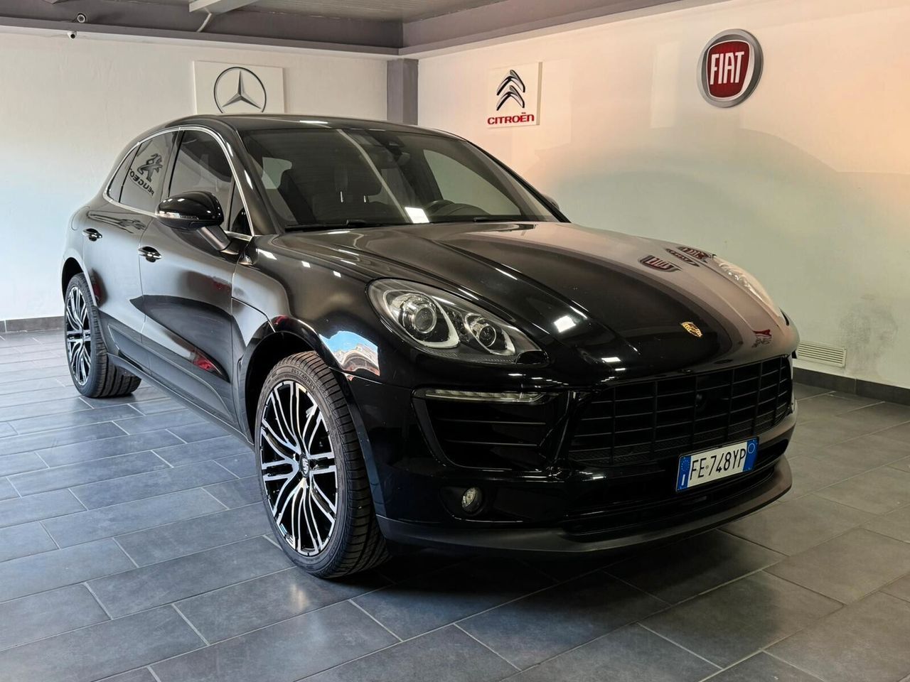 PORSCHE Macan