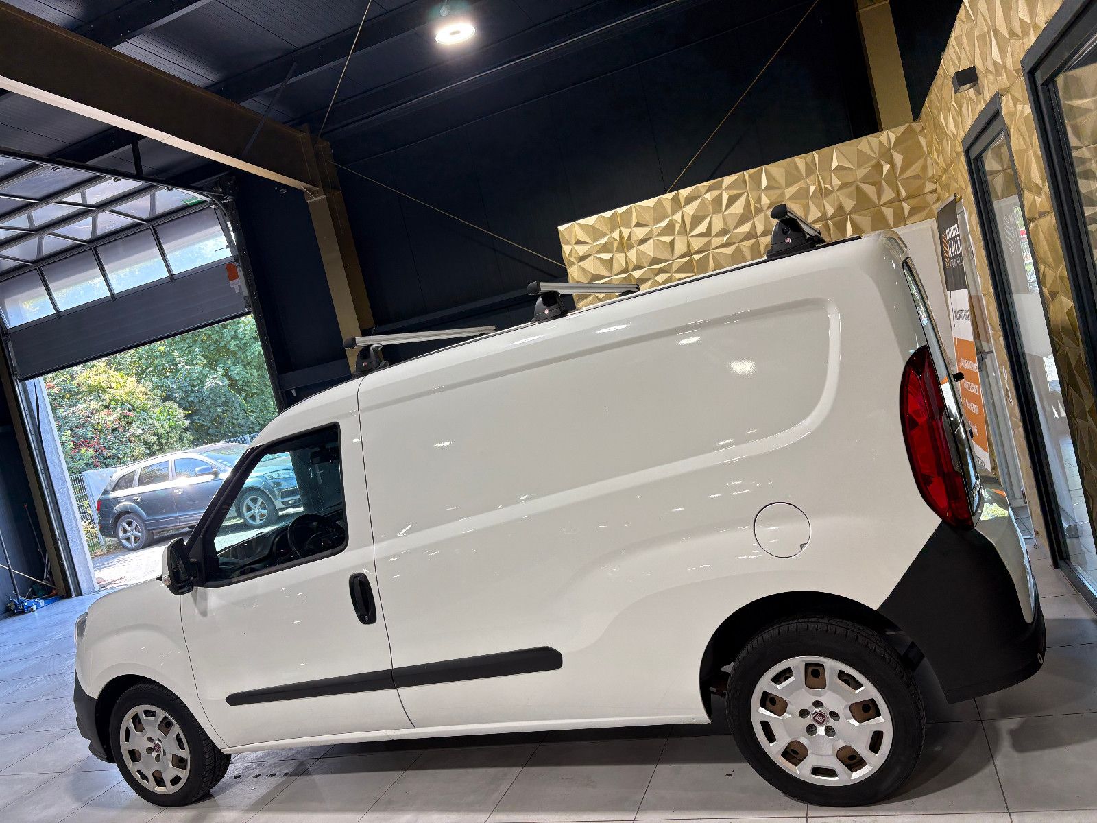 Fahrzeugabbildung Fiat Doblo Doblò SX Maxi Kasten/3-SITZ/PDC/BLUETOOTH/