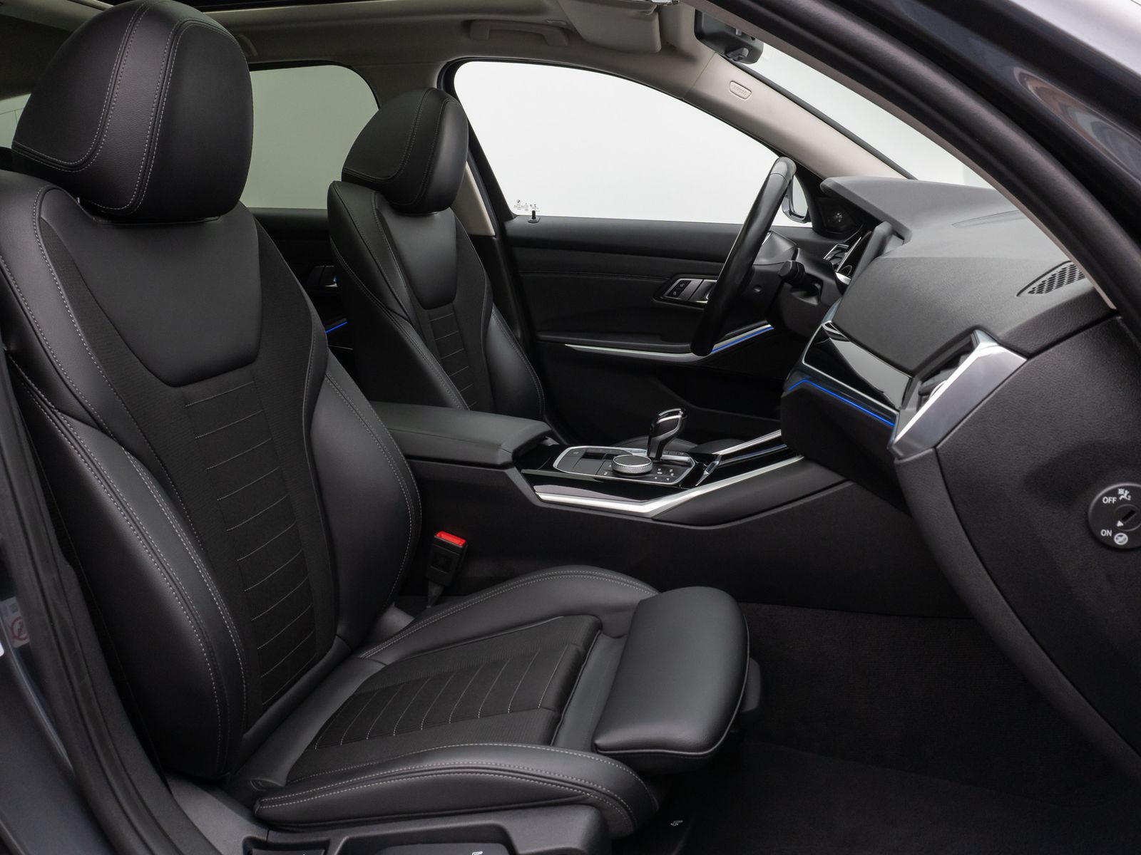 Fahrzeugabbildung BMW 320d xD  Sport Line Panorama DAB H/K Stop&Go AHK