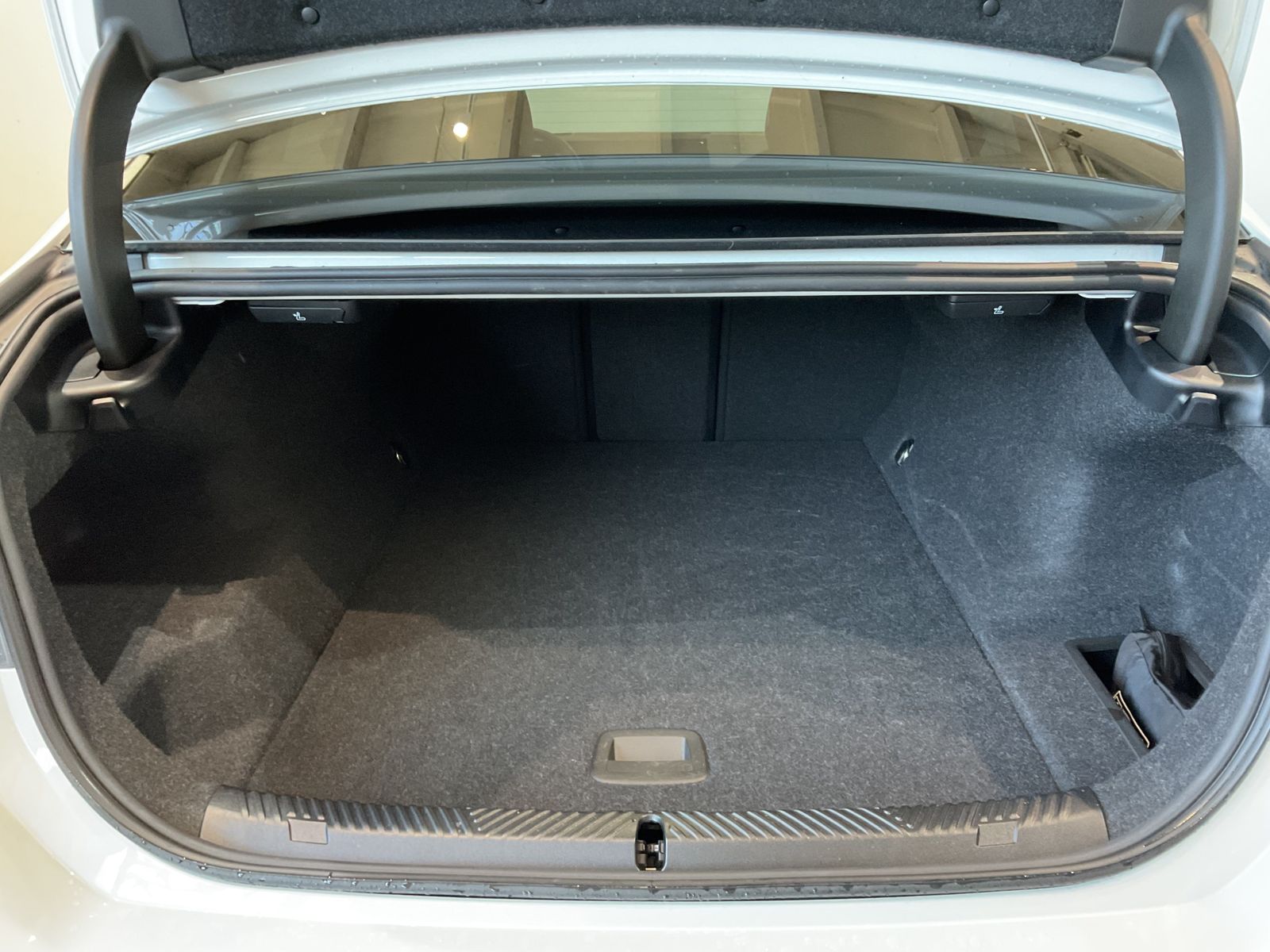 Fahrzeugabbildung BMW i5 xDrive40 M-Sportpaket | Sitzbelüftung vorn |