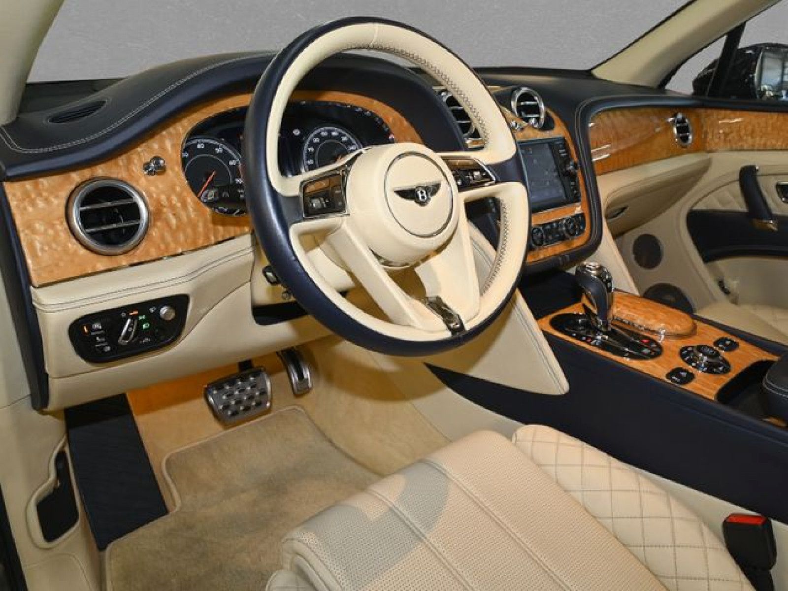 Fahrzeugabbildung Bentley Bentayga 6.0 W12 - ehem. Np. 272.800.- €