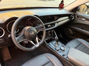 Alfa-Romeo Stelvio - 10