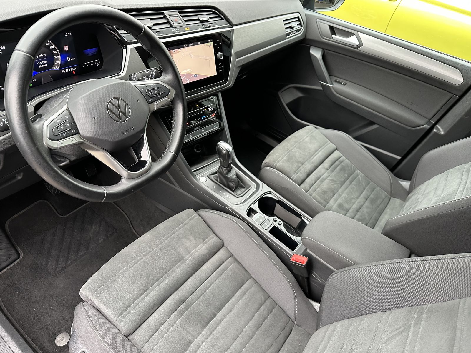 Fahrzeugabbildung Volkswagen Touran 2.0 TDI DSG CL NAV+ACC+DIGDISPLAY+KAM+1HD