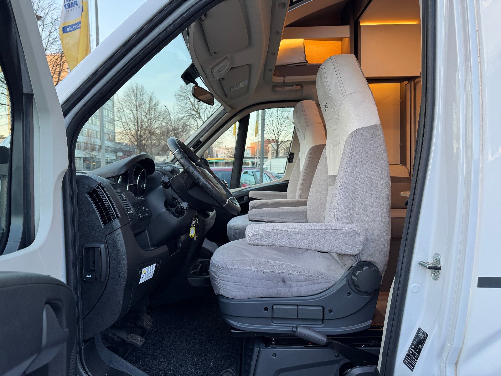 Fahrzeugabbildung LMC TOURER LIFT H 730 G DACHKLIMA SAT SKYROOF HUBBET