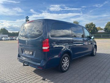 Mercedes V 220 - 6