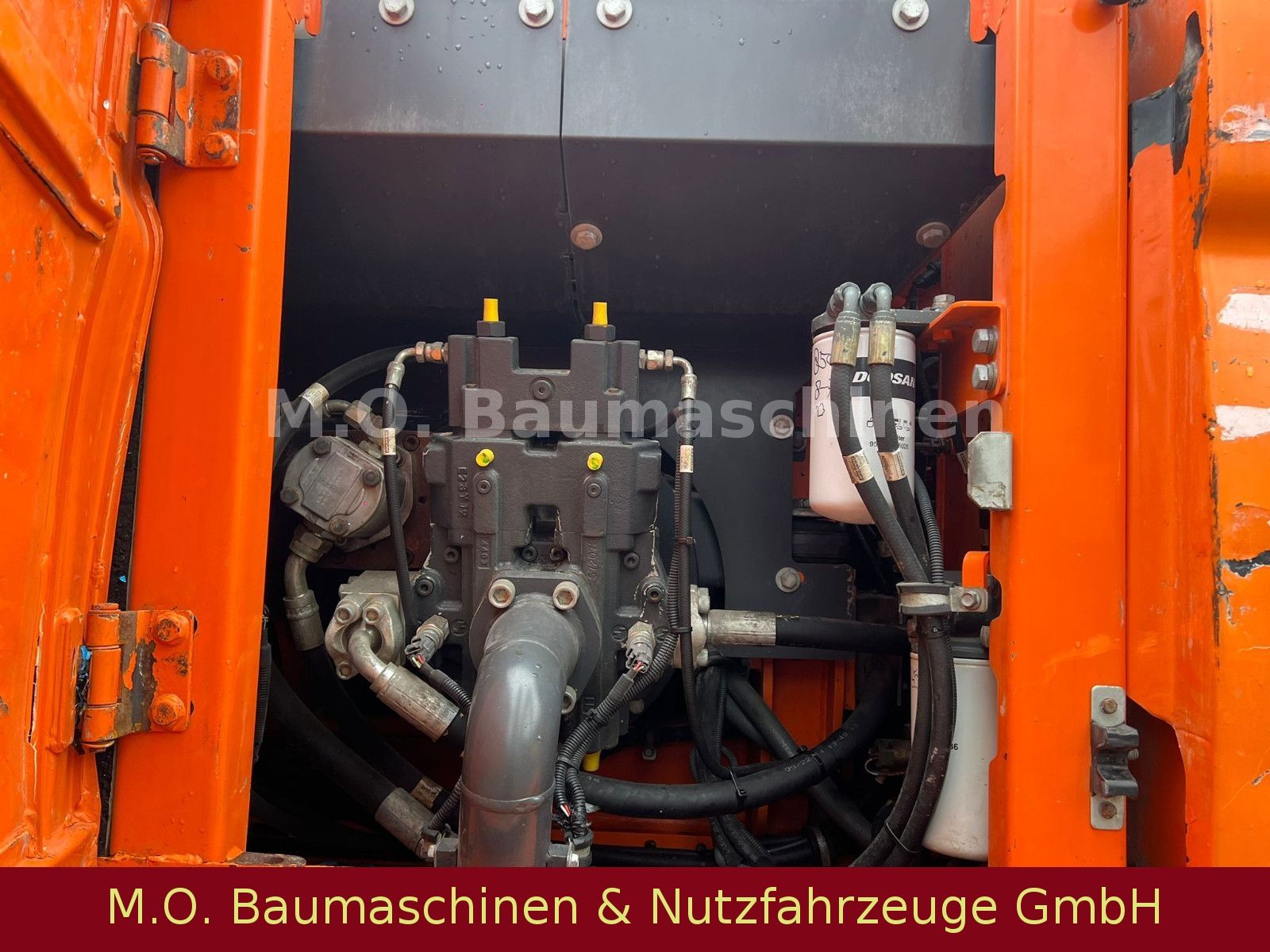 Fahrzeugabbildung Doosan DX 140W-3/Umschlagbagger/Vollgummibagger