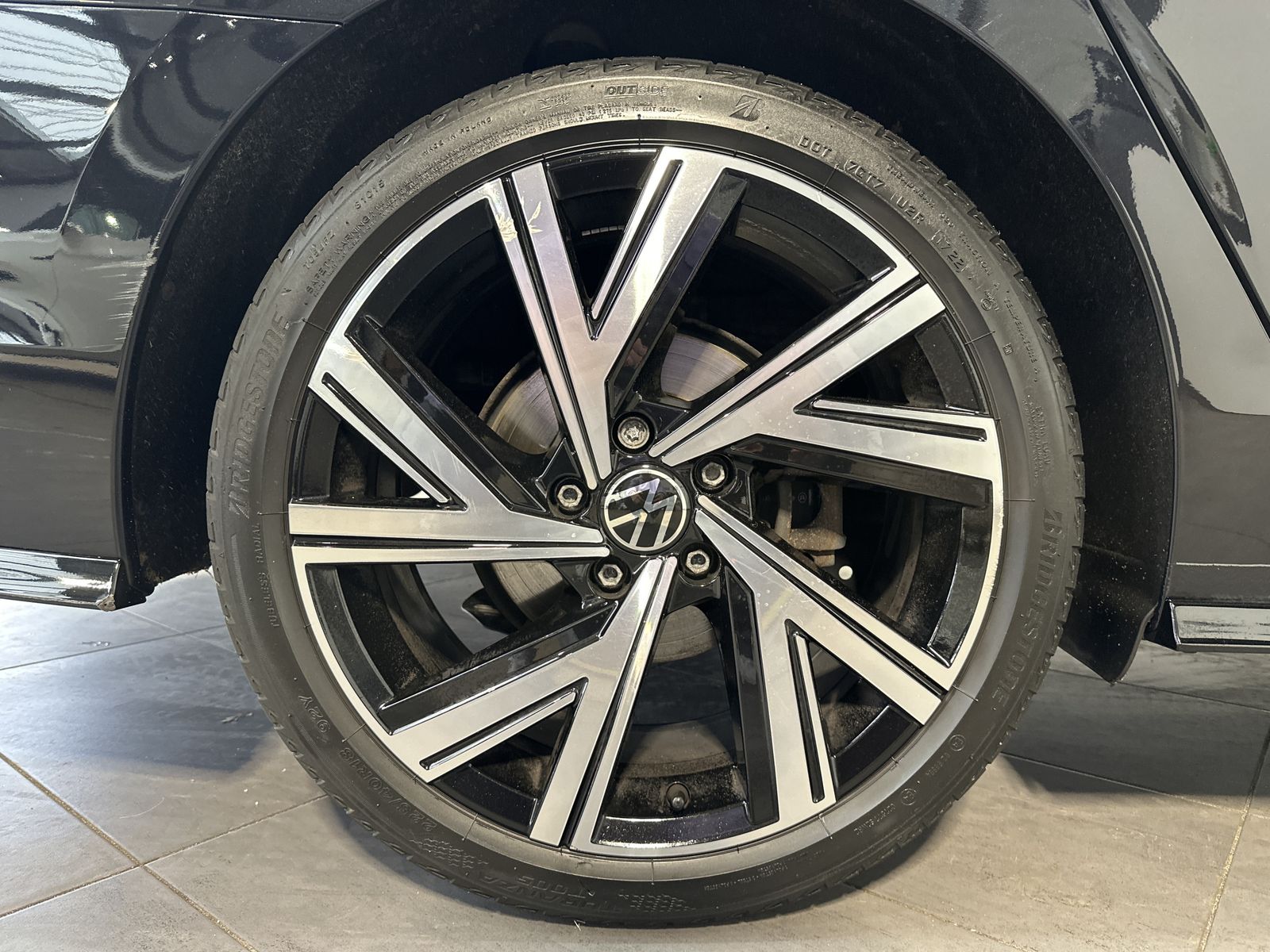 Fahrzeugabbildung Volkswagen Golf Variant 2.0 TDI DSG R-Line NAV+LED+AHK+ACC