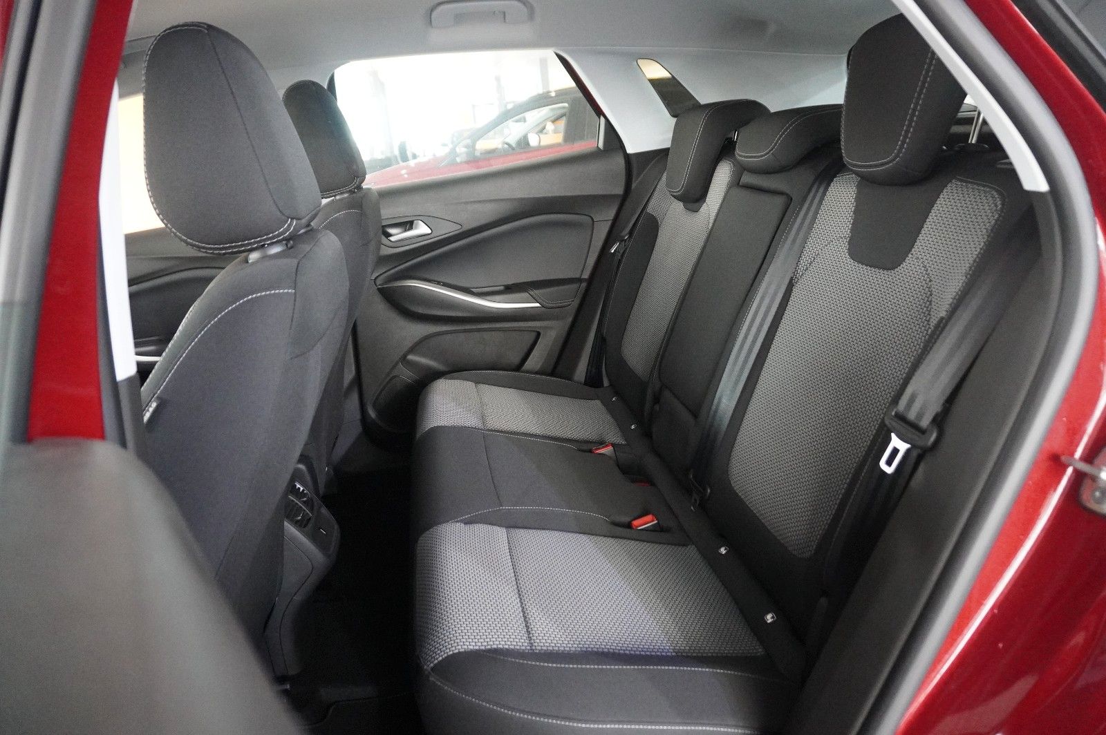 Fahrzeugabbildung Opel Grandland (X) 1.6T EDITION HYBRID NAVI/LED/VIRT.