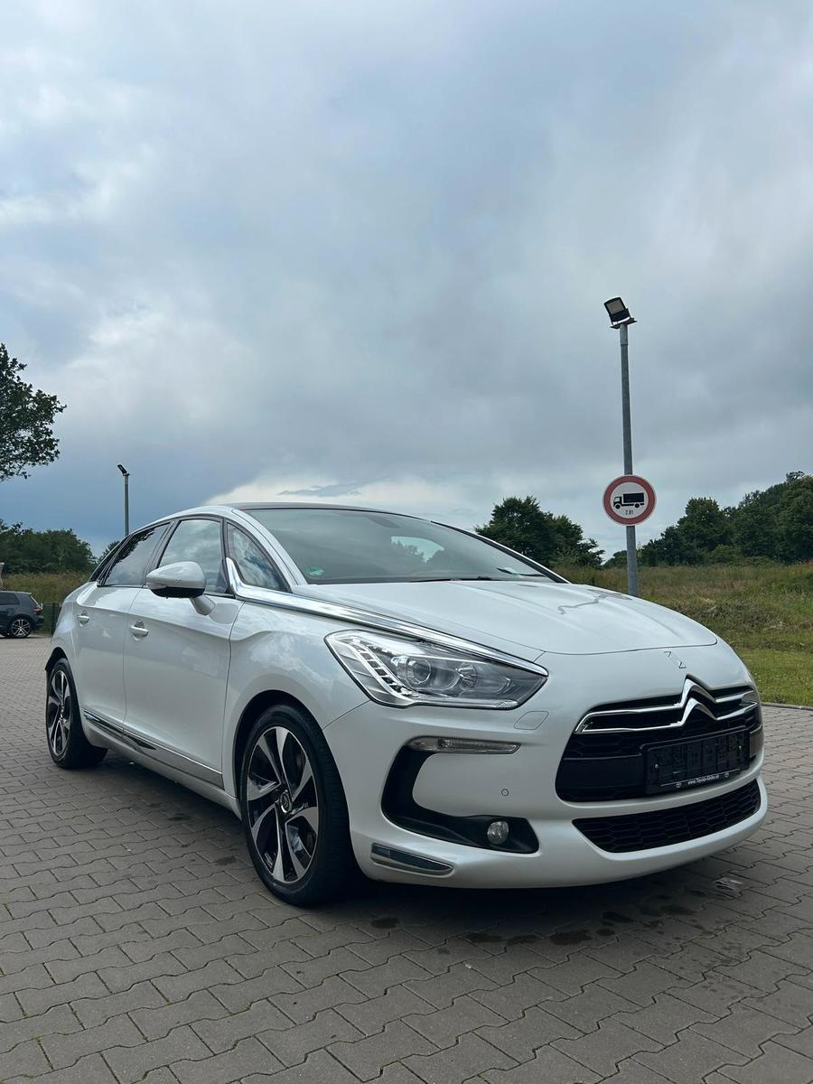 Citroën DS5 SoChic 1.Hand BiXenon SHZ Scheckheft LED Alu