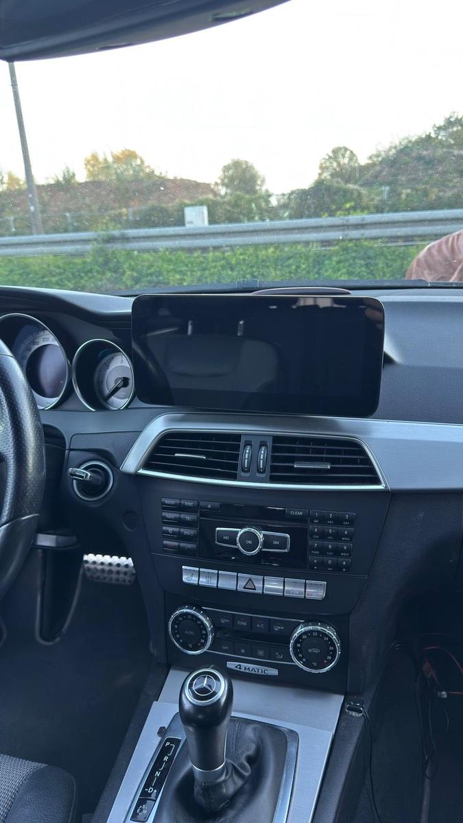 Mercedes-Benz C300 2011 — photo 8