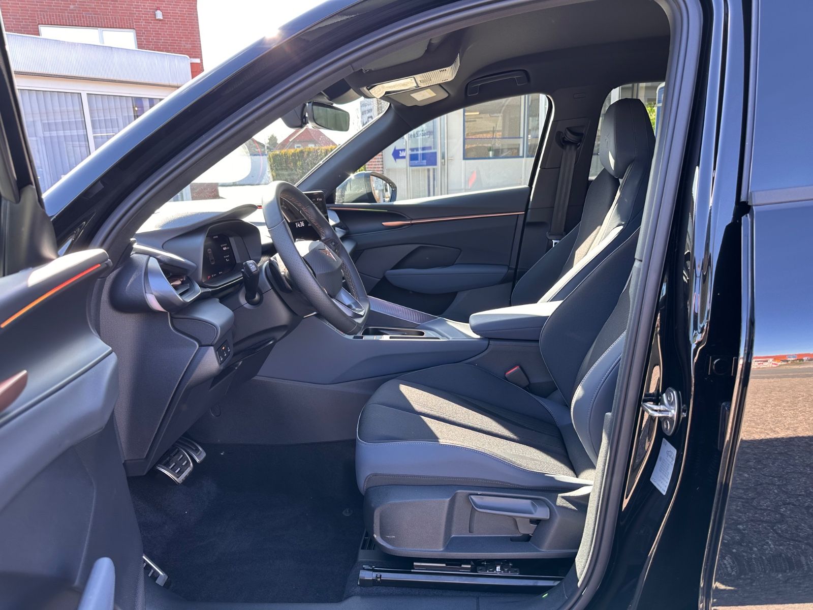 Fahrzeugabbildung CUPRA Terramar 1.5 eTSI DSG AHK/Navi/ACC/LED/SHZG/GJR