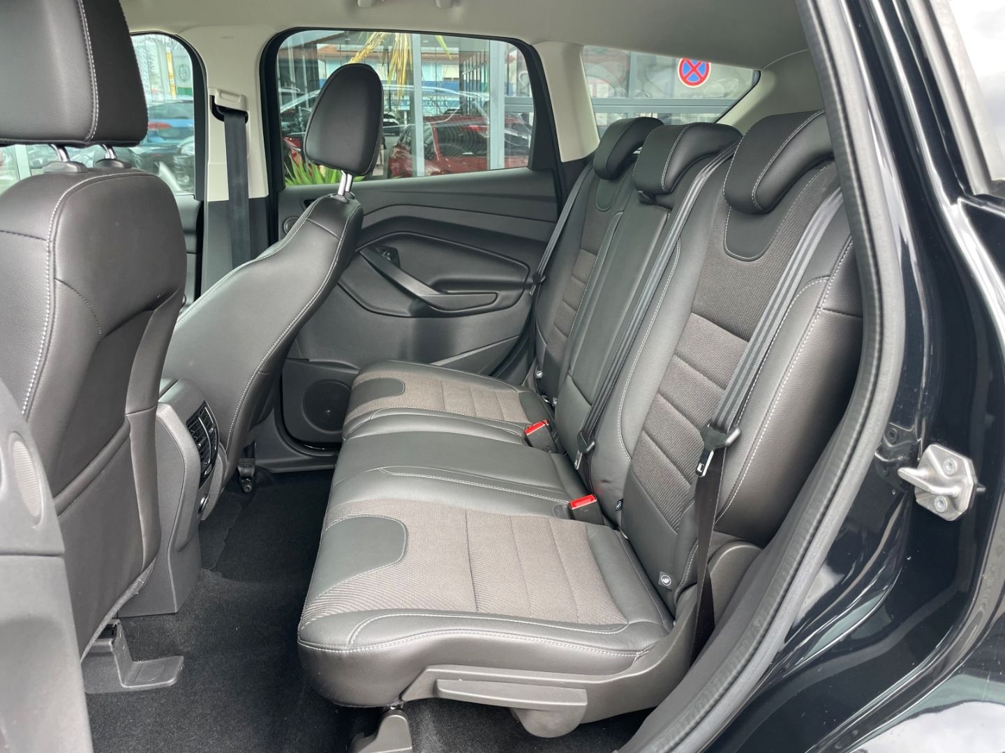 Fahrzeugabbildung Ford Kuga Titanium Klima PDC Navi SHZ heizbWSS Kamera