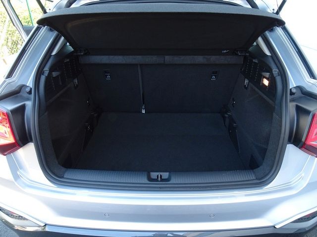 Q2 30 TFSI advanced / Komfort-Paket Plus