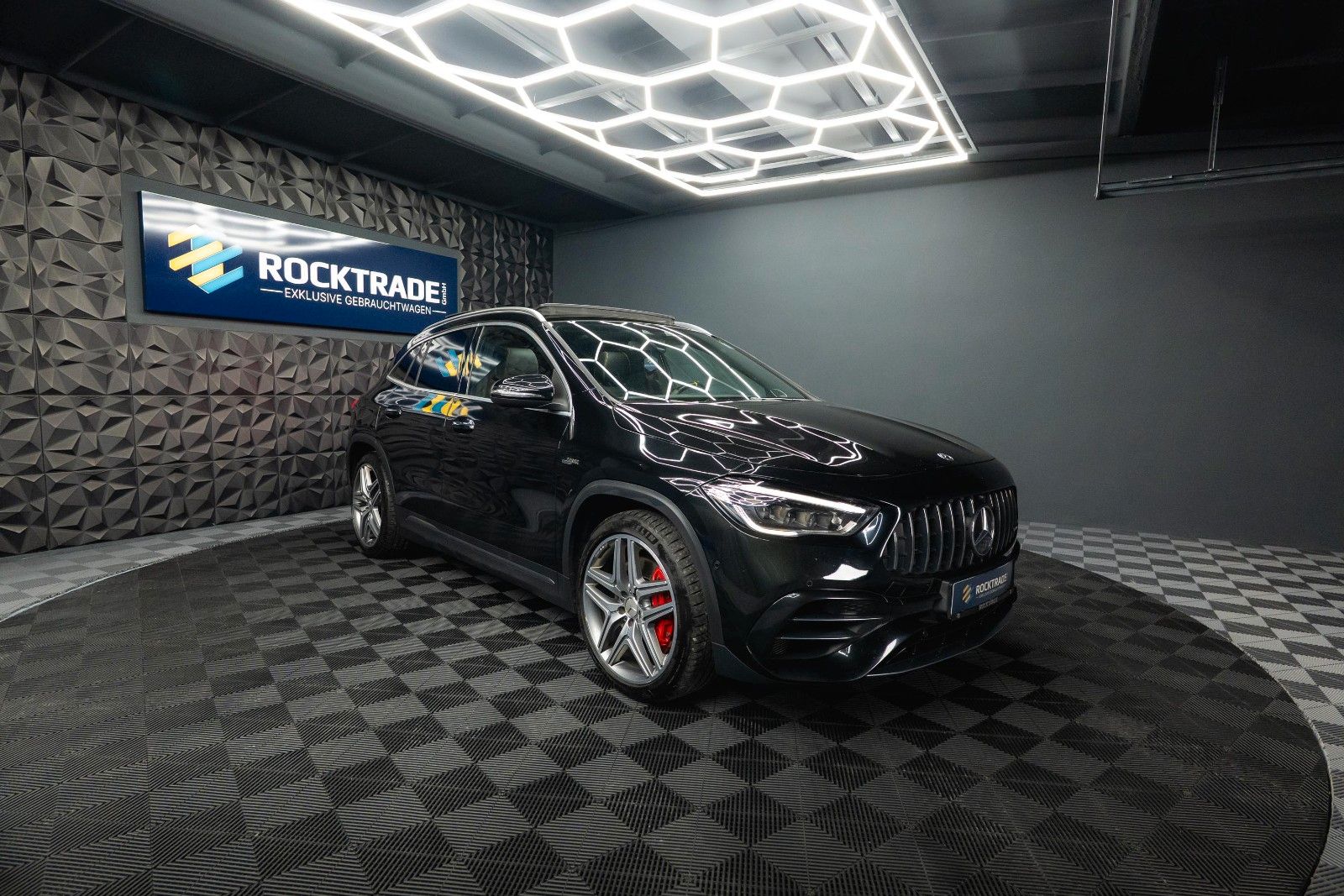 Fahrzeugabbildung Mercedes-Benz GLA 45 S AMG 4Matic | ACC | PANO | BURMESTER