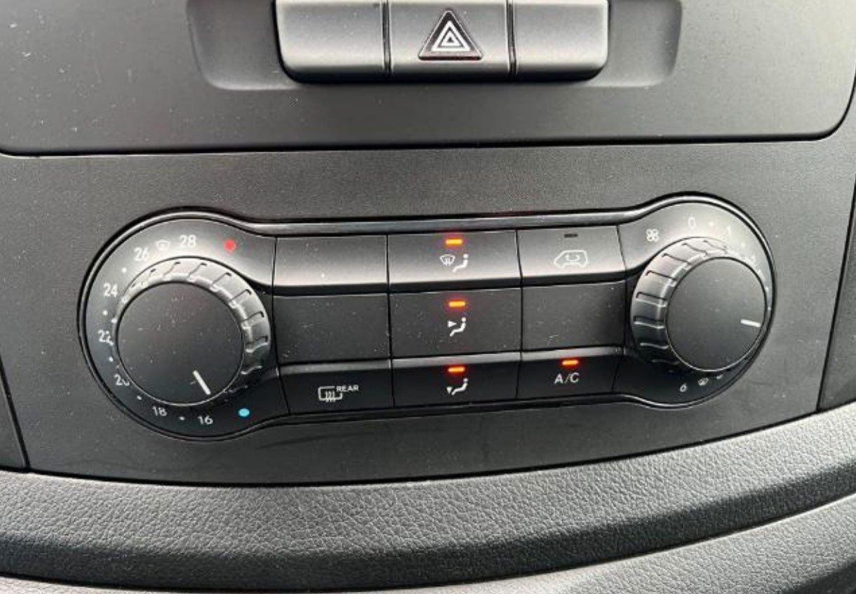 MERCEDES-BENZ Mercedes-Benz Vito 109