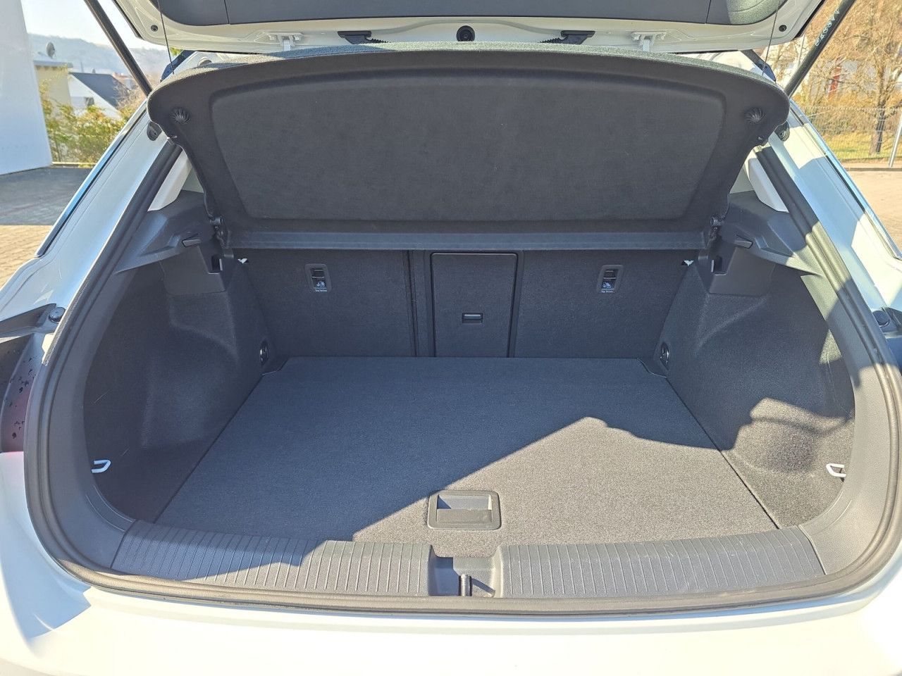Fahrzeugabbildung Volkswagen T-ROC Life 1.0 Life BT085 TSIM6F, AHK