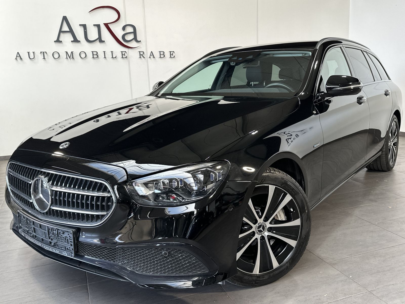 Fahrzeugabbildung Mercedes-Benz E 300de T Avantgarde NAV+LED+KAM+WIDE+CARPLAY+PP