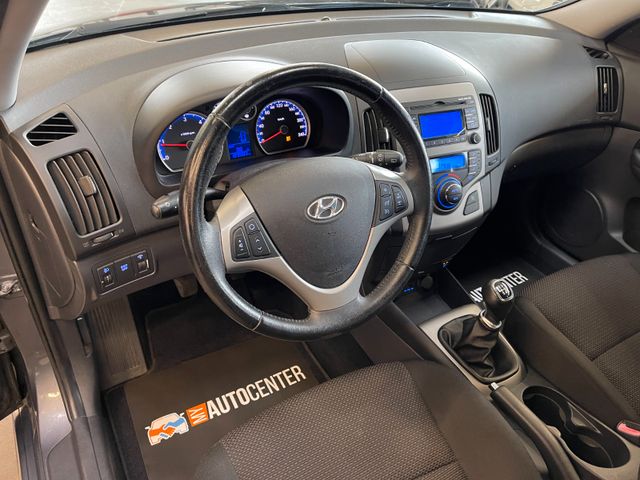 Hyundai i30 *TEMPOMAT*SZHZ*KLIMAAUTOMATIK*PDC*