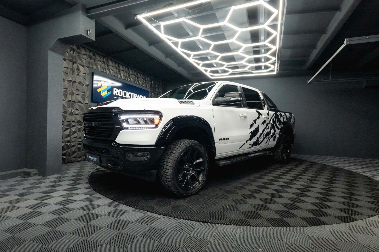 Fahrzeugabbildung Dodge RAM 5.7 V8 HEMI 4x4 OFFROAD LONGBED AXLE LOCK