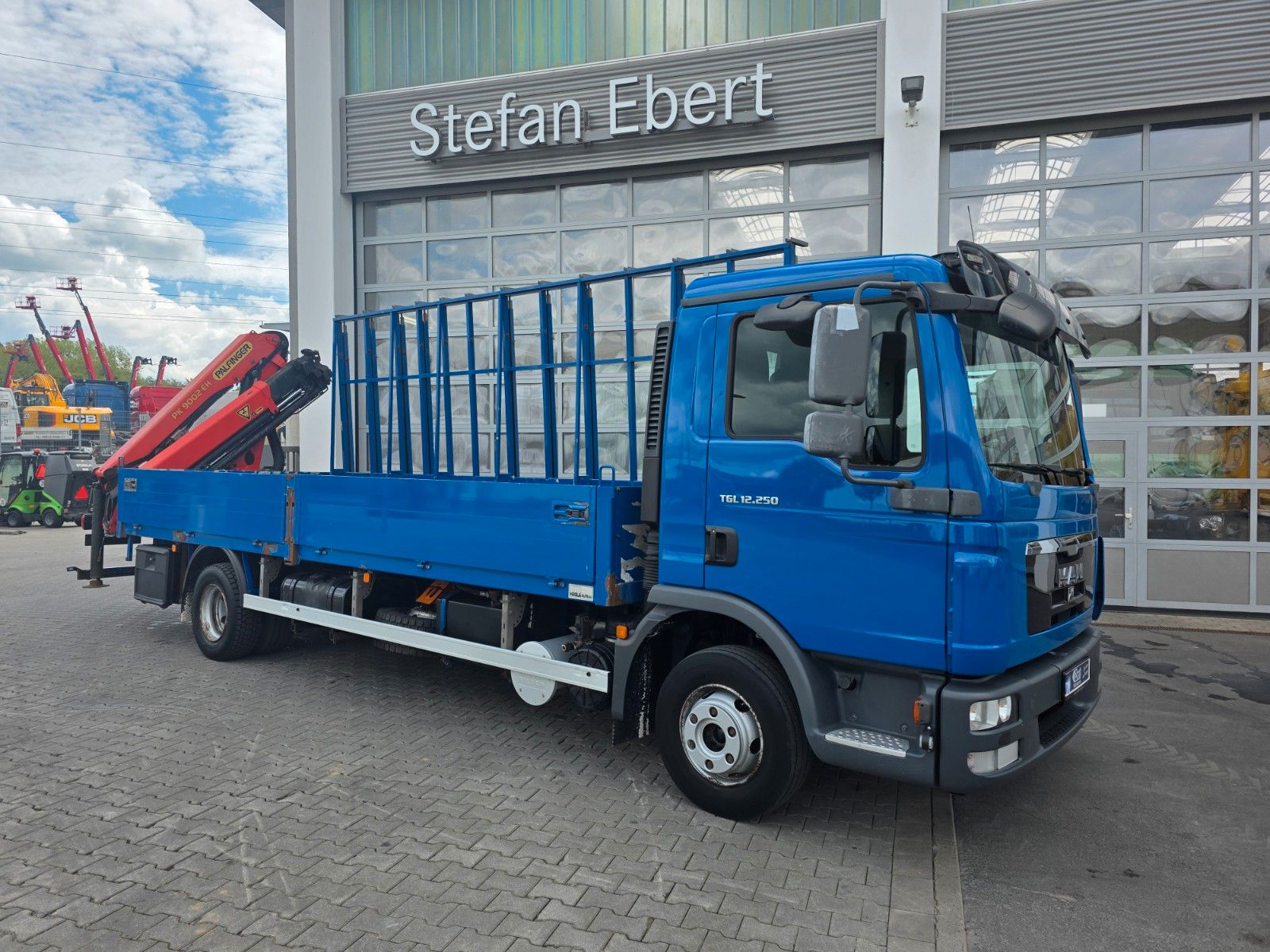 Fahrzeugabbildung MAN TGL 12.250 BL Glasreff Palfinger PK 9002EH Funk