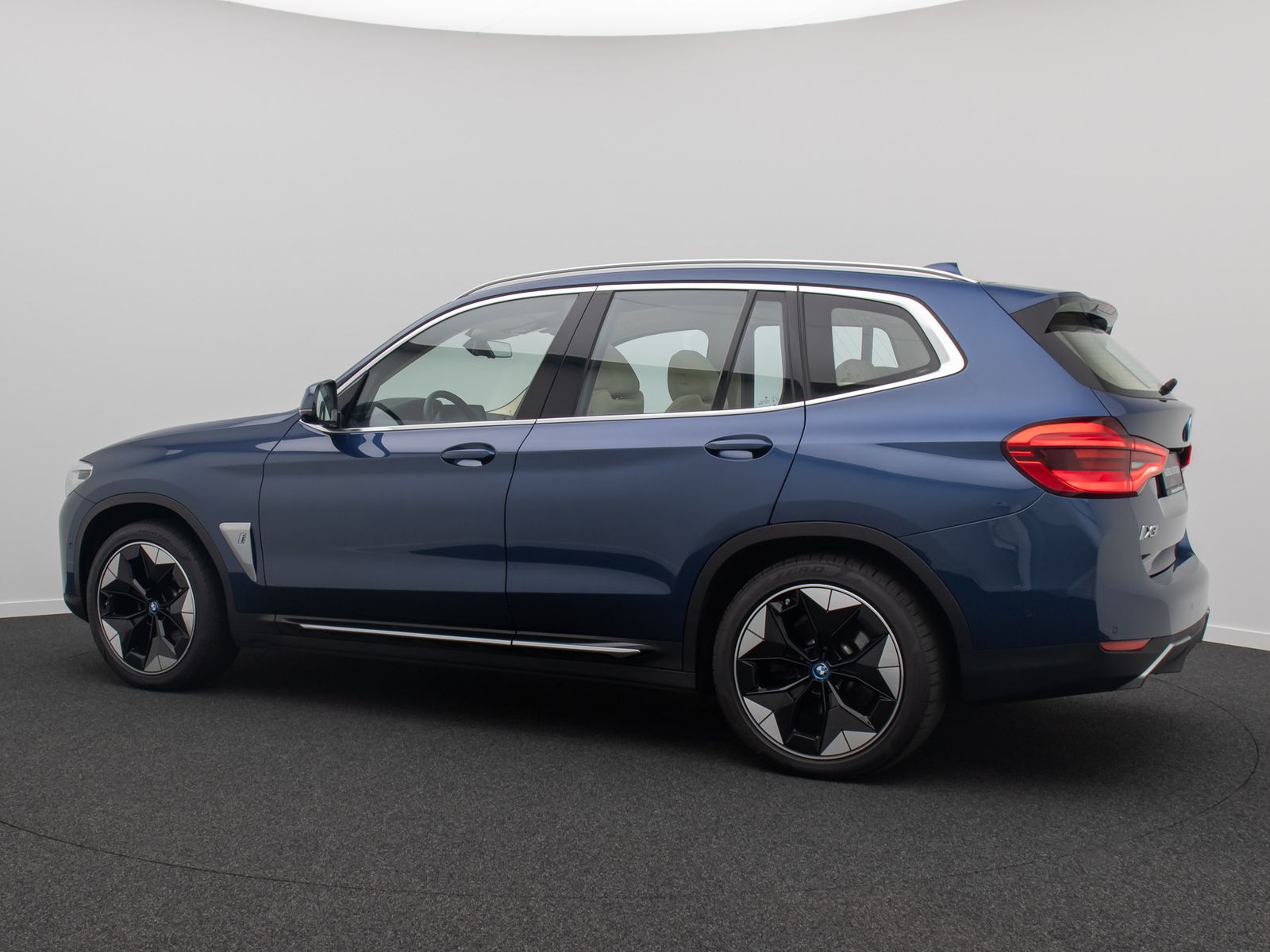 Fahrzeugabbildung BMW iX3 Impressive 360° ACC H/K Komfort DAB AHK 20"