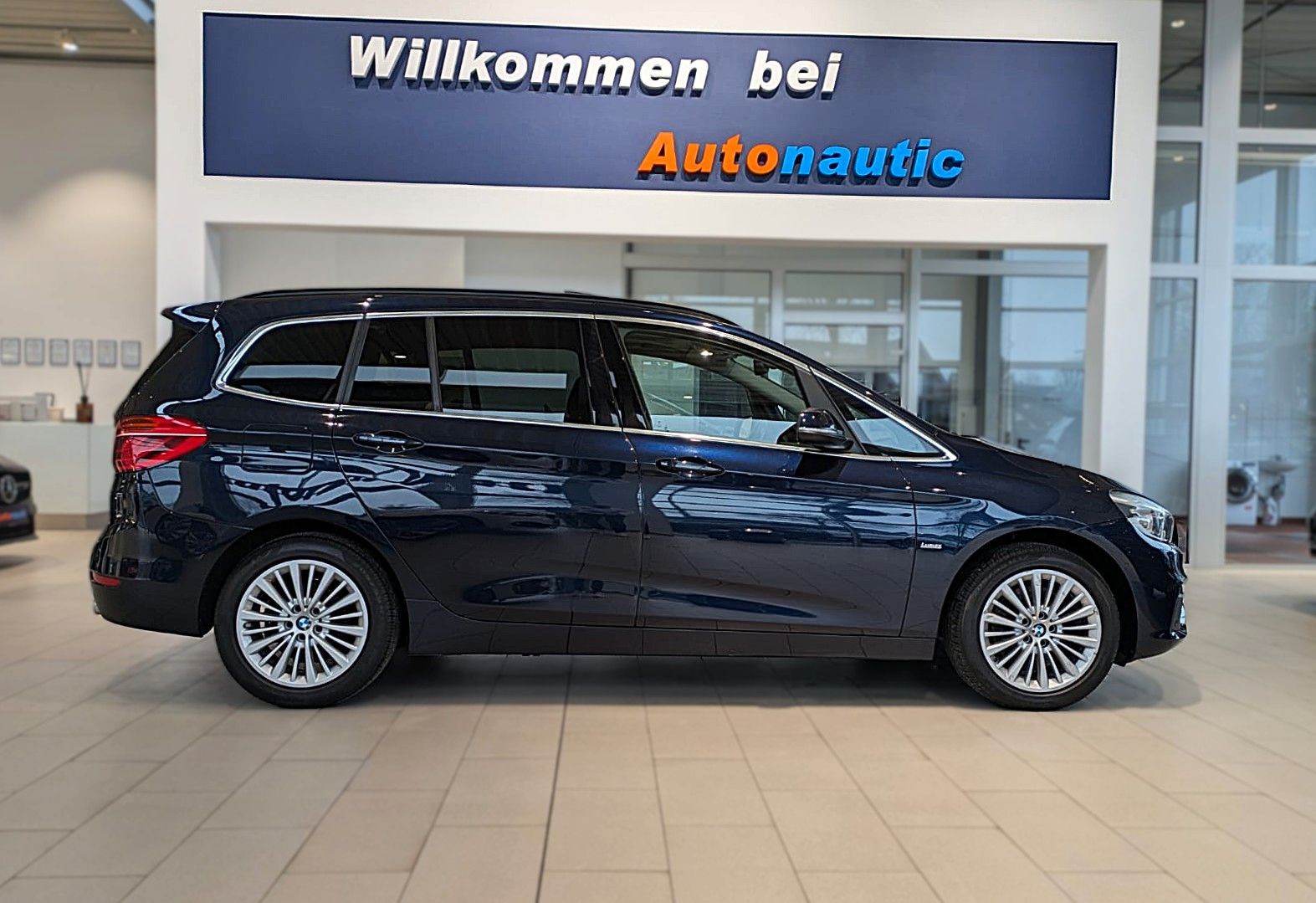 Fahrzeugabbildung BMW 220d Gran Tourer LEDER NAVI HUD PANO LED CAM