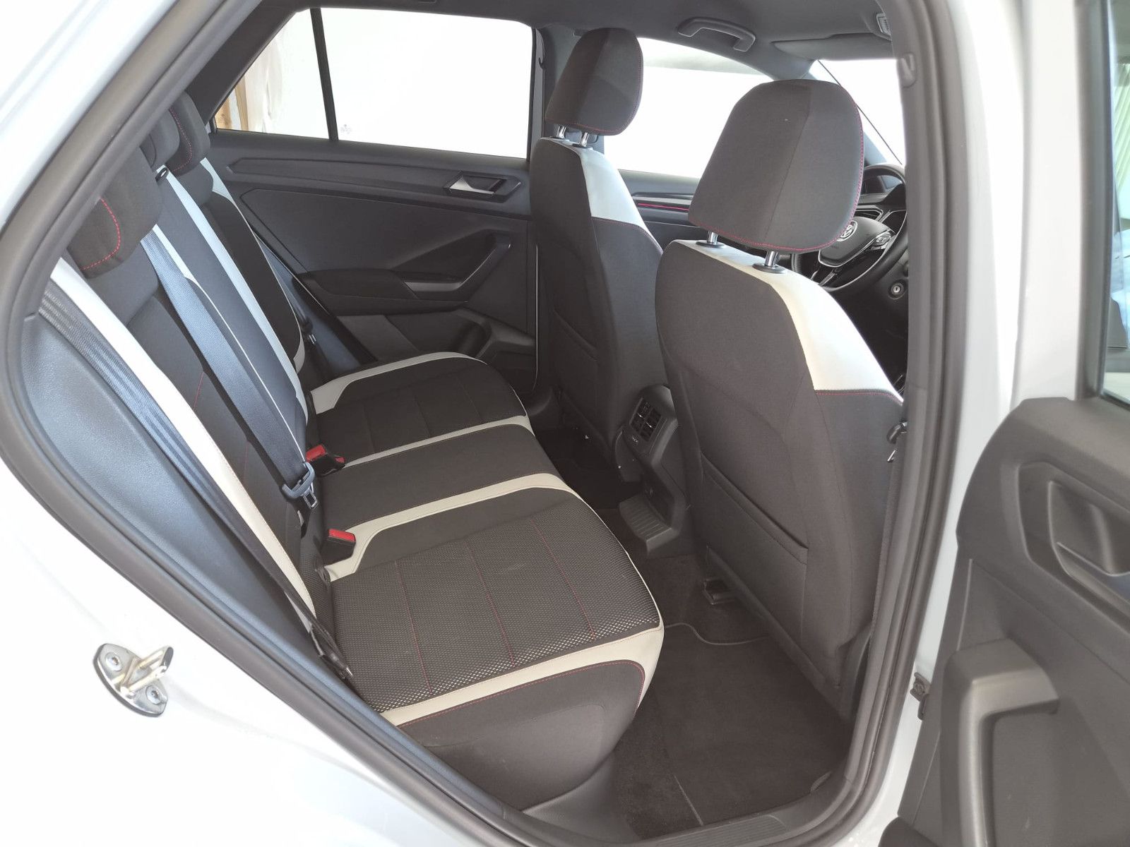 Fahrzeugabbildung Volkswagen T-Roc Sport 4Motion / LED / SCHECKHEFT