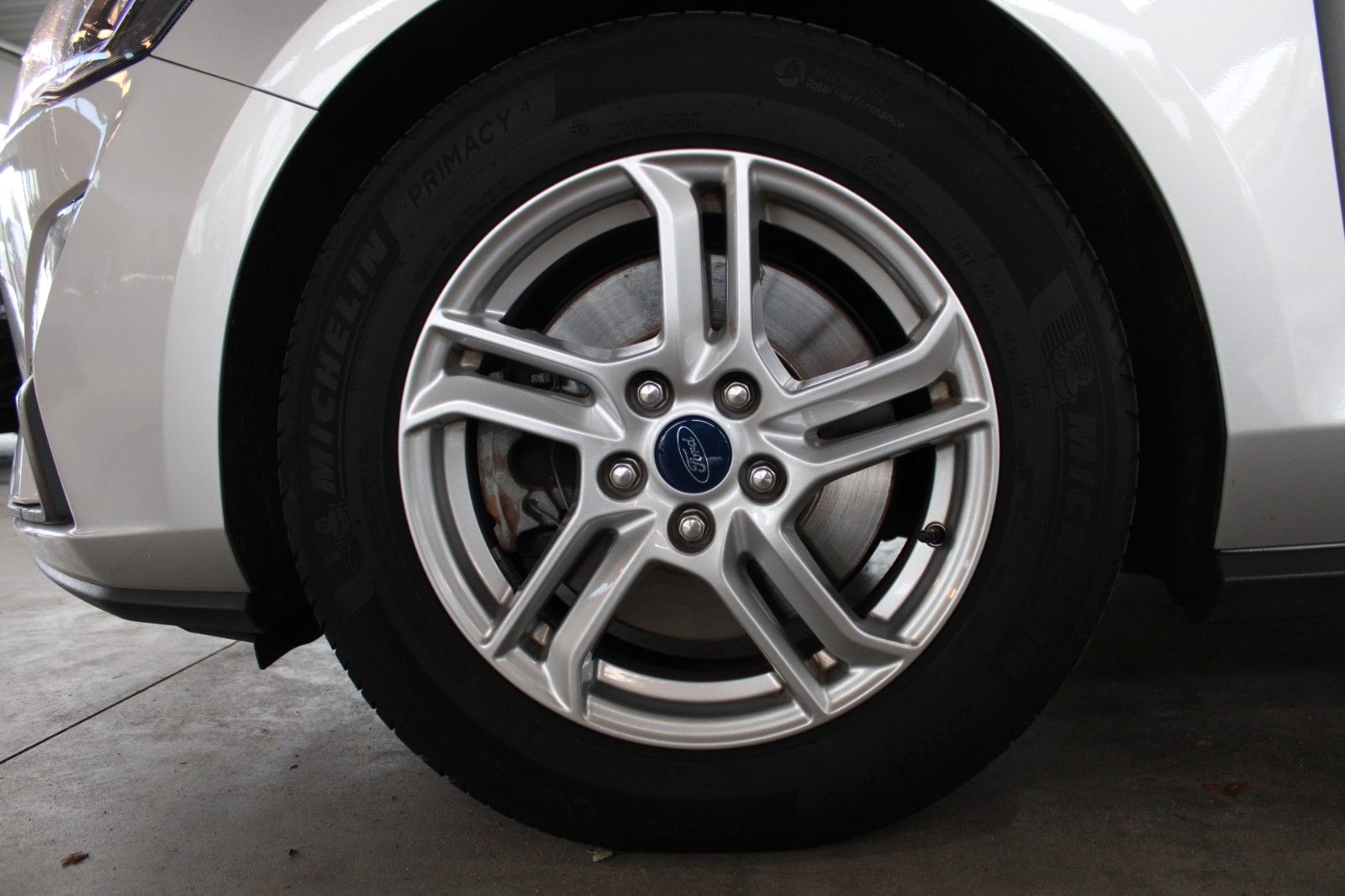 Fahrzeugabbildung Ford Focus Cool & Connect Automatik + AHK ACC WinterP