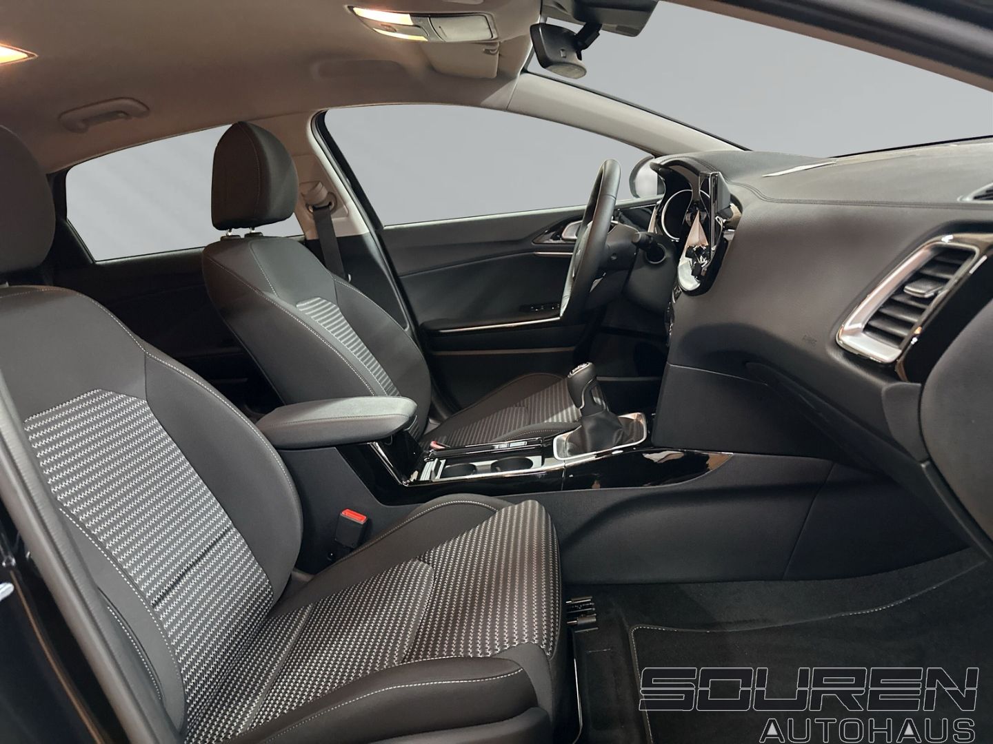 Fahrzeugabbildung Kia Ceed 1.5 T-GDI Ultimate Edition STYLE JBL + SITZ