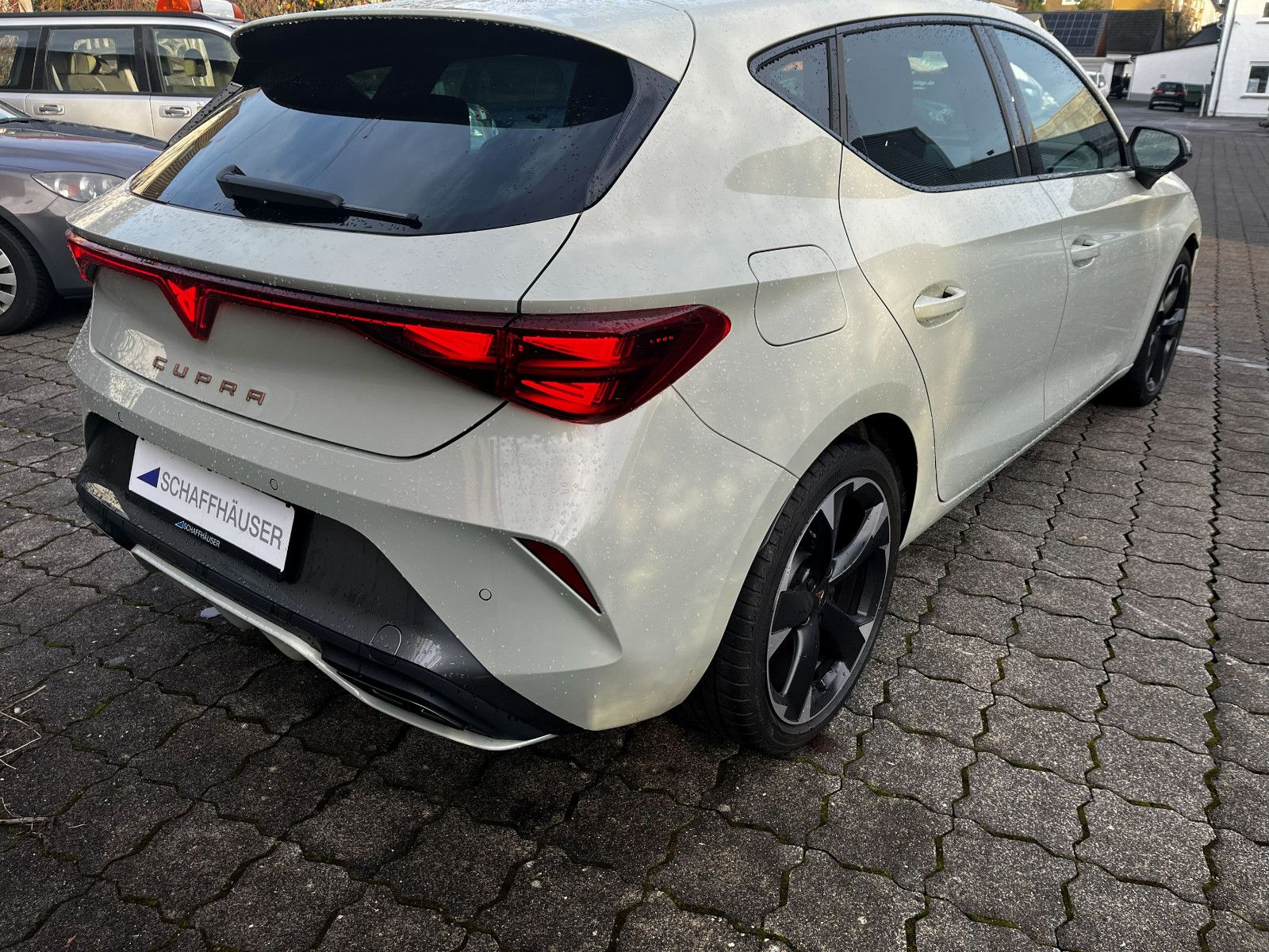 Fahrzeugabbildung CUPRA Leon 1.5 eTSI 110 kW SHZ PDC LED CARPLAY LHZ 18"